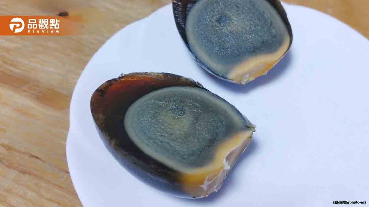 她花2小時煮晚餐！婆婆「不讓吃皮蛋」還說：這1顆15塊誒