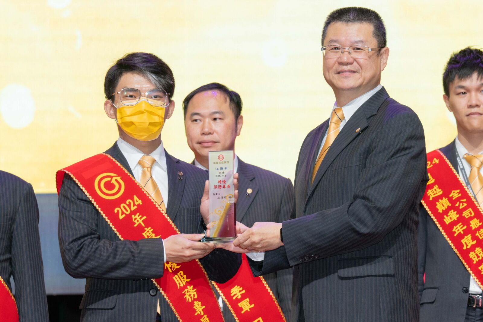 錢多事少離家近 江謙和從餐飲業轉職永慶房屋服務專員 239 cnews195240414a03