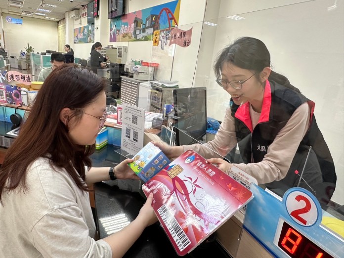 行動自然人憑證申辦上路 桃園4戶所5/1起啟動延時服務 70 153 1