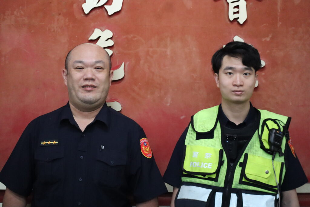 我電動輪椅要沒電了  不怕  有文山警好給力