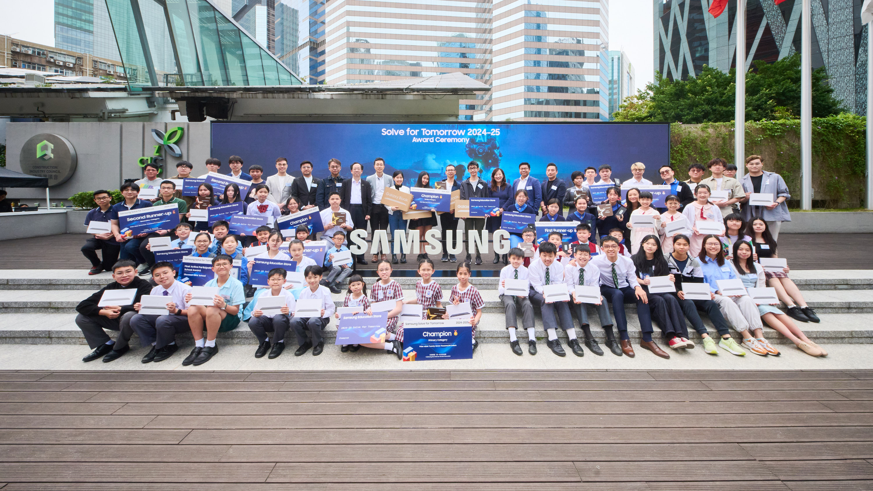 Samsung Solve for Tomorrow 2024-25各獎項塵埃落定，為過去8個月創科旅程劃上圓滿句號，參賽人數破紀錄，隊伍數量較以往高出兩倍。