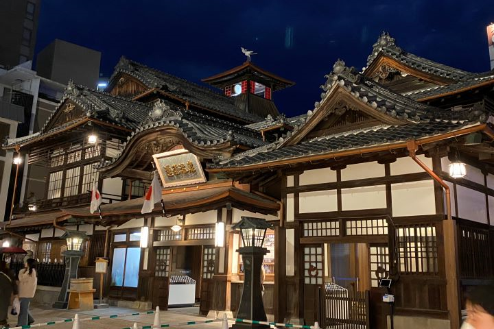 愛媛縣最受台灣自由行旅客歡迎的道後溫泉本館。 記者-黃千珮/攝影