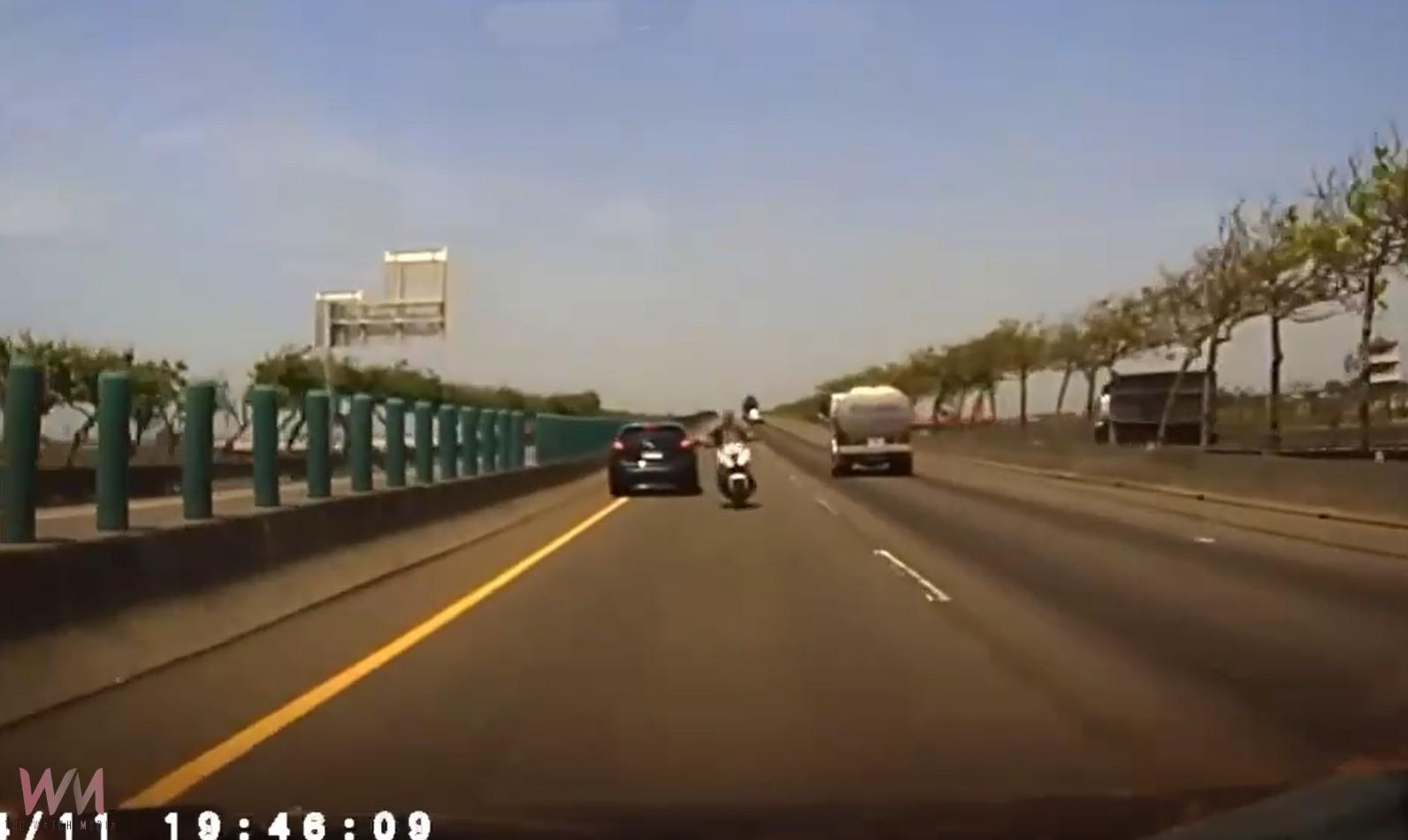 (有影片)/快速道路黃牌重機逆向撞小客車 騎士不治 北港警方籲守法行駛 - https://www.watchmedia01.com