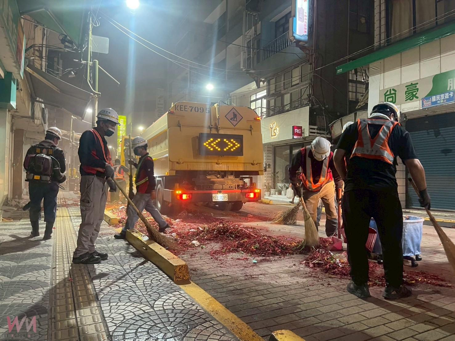 回鑾後街道滿地屑 清潔隊連夜清掃如戰場 在地民眾心疼基層 - https://www.watchmedia01.com