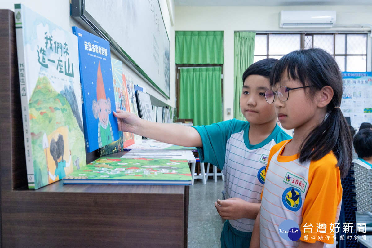 中壢區興國國小「靜思閱讀書軒」啟用。