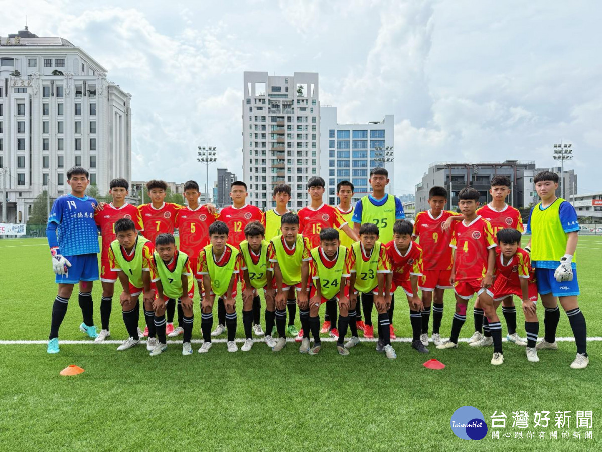 東石國中男足奪下11人制國中乙級隊史首冠／嘉義縣府提供