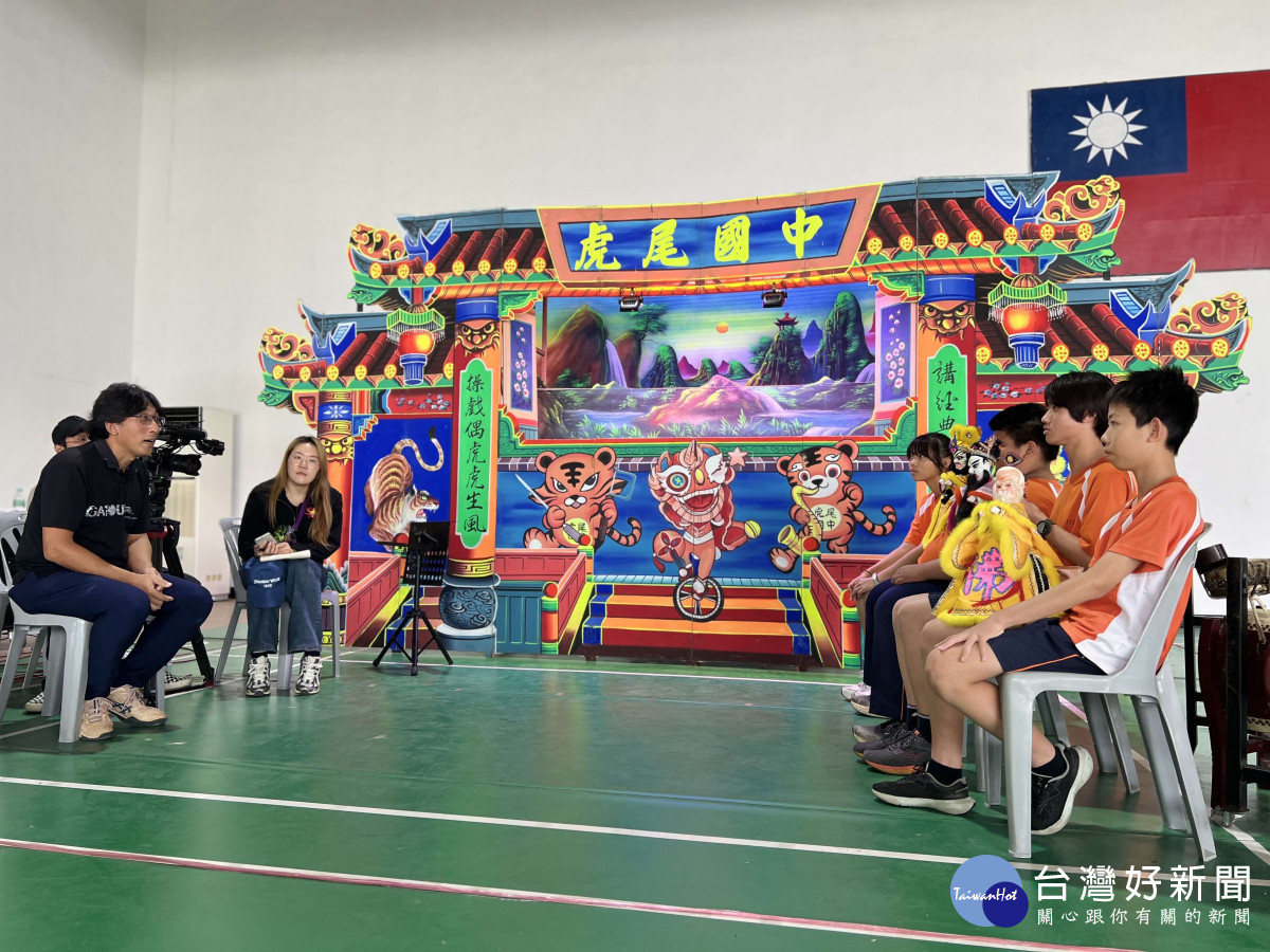(2023年)雲林國際偶戲節主視覺榮獲2025年德國iF設計獎,近期更吸引韓國EBS(韓國教育放送公社)來台拍攝布袋戲專題/縣府提供