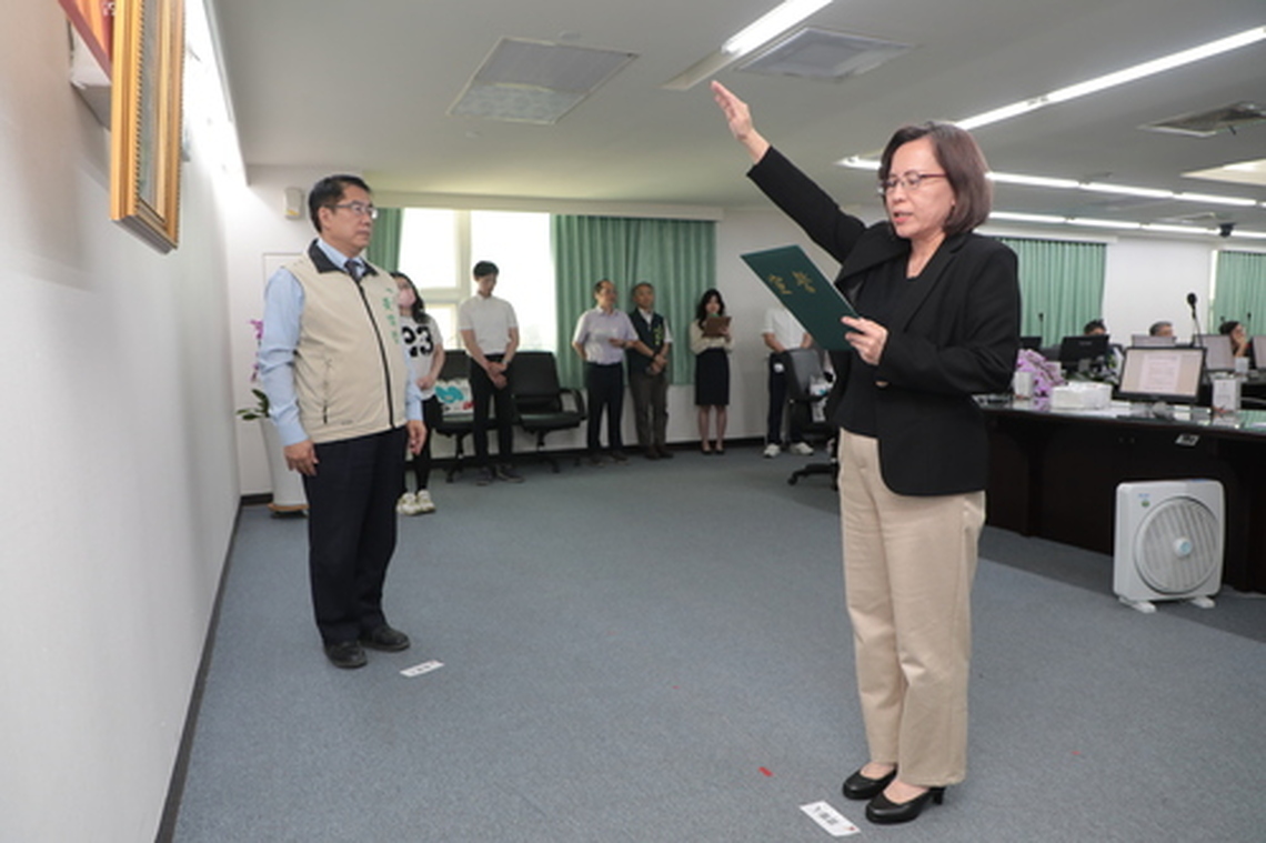 經濟部研究員婷媛任台南經發局長宣誓就職