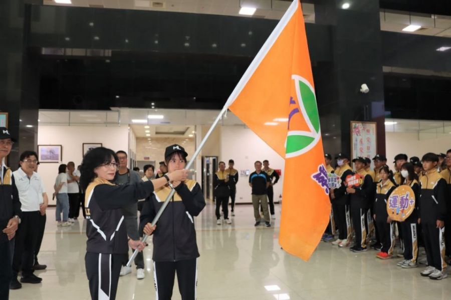 114年全中運苗栗縣代表隊授旗 邱俐俐期許全力以赴爭取佳績