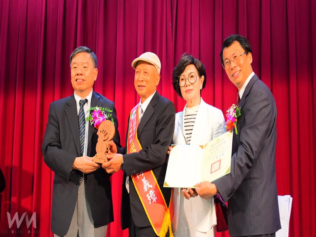 辦學績優校友相挺 員林高中創建八八校慶校友會捐贈488萬助學金 - https://www.watchmedia01.com