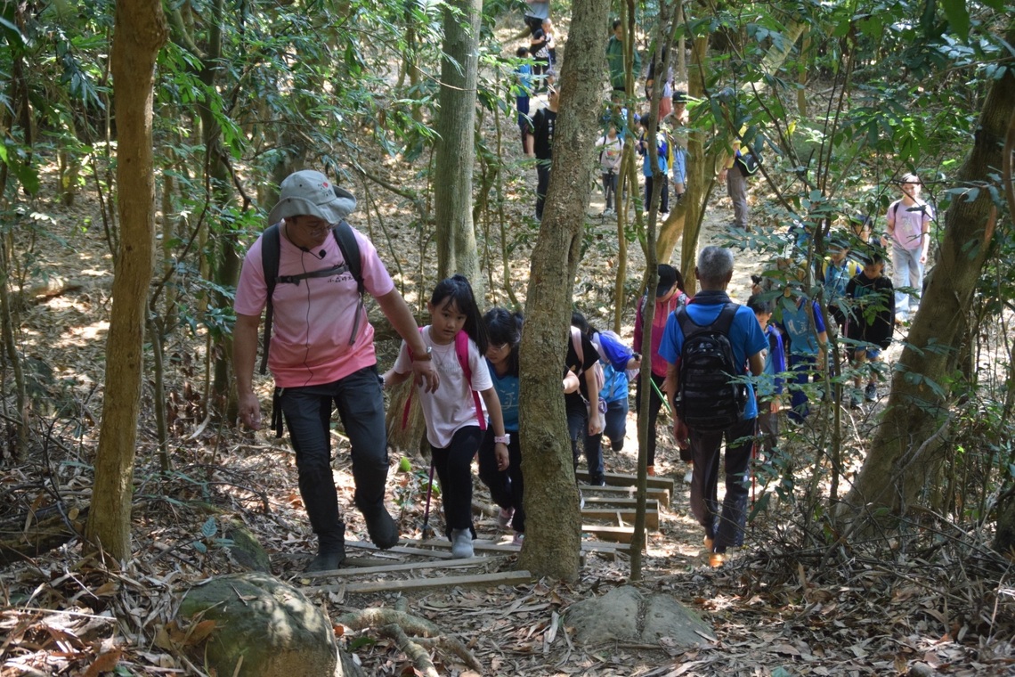 免去紙筆測驗 月美國小期中考上山去!登山生火學生活技能