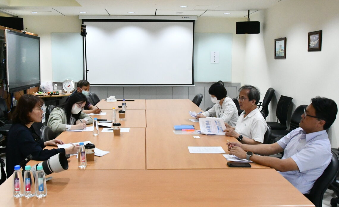 正修科技大學「環境毒物與新興污染物研究中心」在新興污染物檢測領域表現卓越,吸引《天下雜誌》南下專訪。天下雜誌整合傳播部業務經理劉麗蓉帶領團隊親赴高雄採訪。