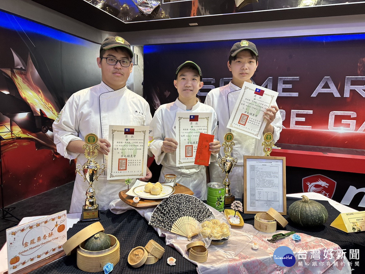 冠軍隊以金鳳栗香酥之名獲得。(記者扶小萍攝)