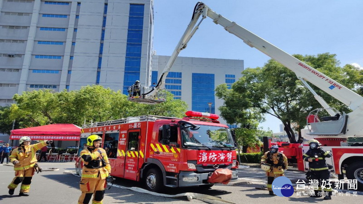 ▲針對科技產業園區防災措施，消防局除辦理大型災害搶救演練及強化鄰近園區消防量能之外，亦完成搶救圖資資訊權與消防栓列管檢查等項目。