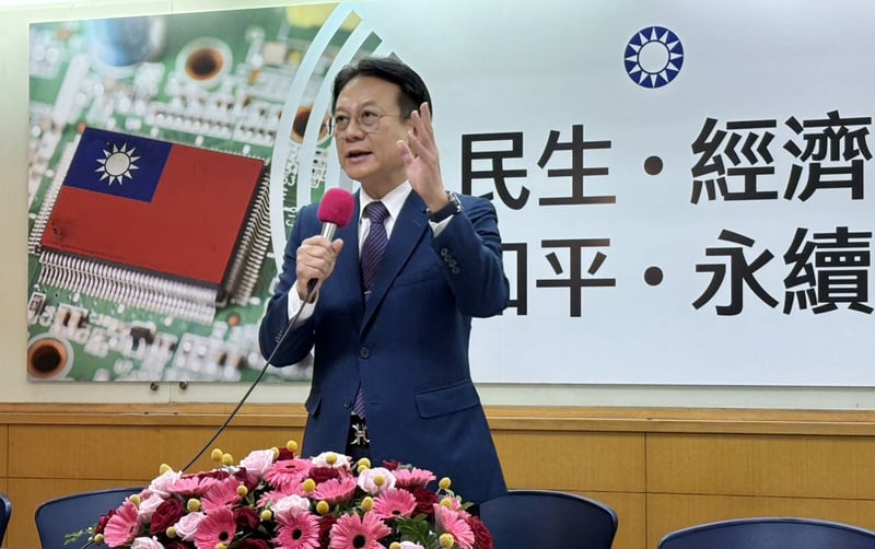 前彰化縣長卓伯源宣布參選下屆國民黨主席,為首位表態參選人。中央社
