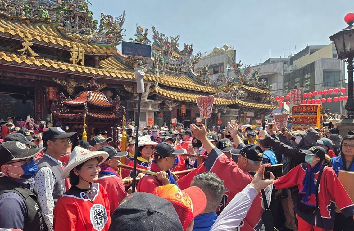 北港迓媽祖萬人空巷 炸虎爺、犁炮、真人藝閣吸睛