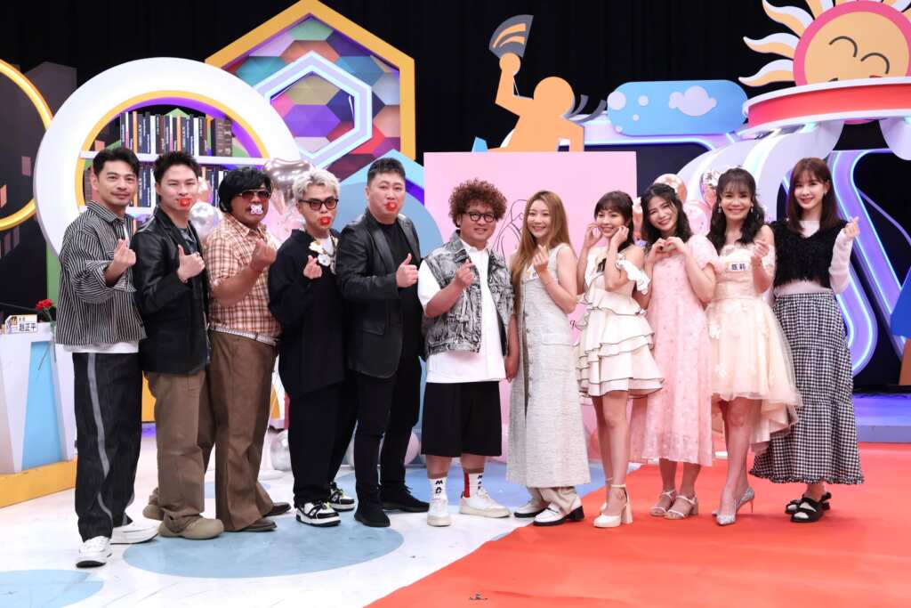 ▲《同學來了》左起阿Ken、楊昇達、巴大雄、趙正平、納豆、依依、凱希、蘿莉塔、甄莉、安心亞。（中天綜合台提供）