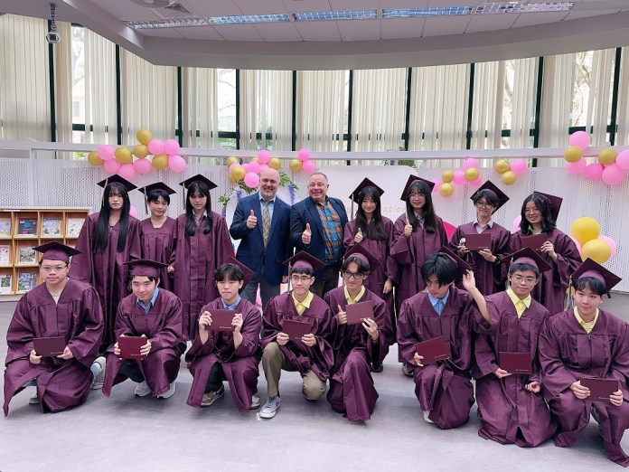 桃市「台美高中雙聯學制」畢業典禮登場 學子曝心得 65 41