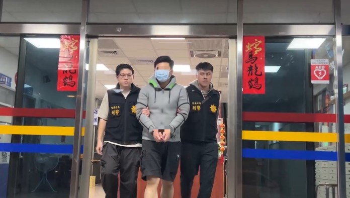 港男幫人運毒過境台灣 刑事局桃機埋伏抓人 58 g5f6w