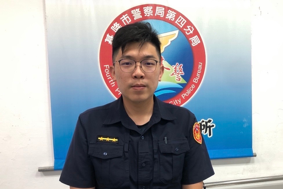 迷失翁徬徨佇立街頭  基警耐心協助返家