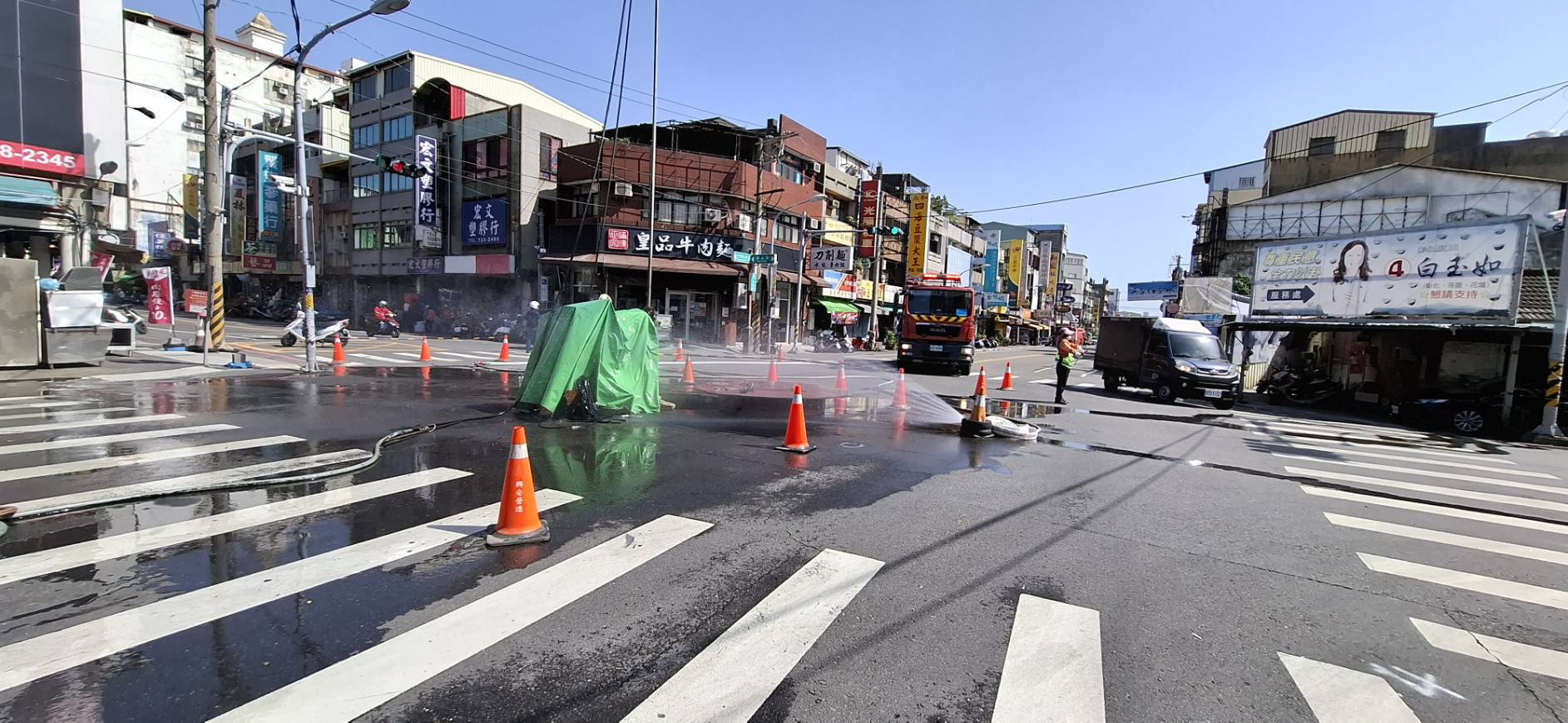 施工挖破瓦斯管 瓦斯外洩驚動居民 消防急灑水止漏防護 - https://www.watchmedia01.com