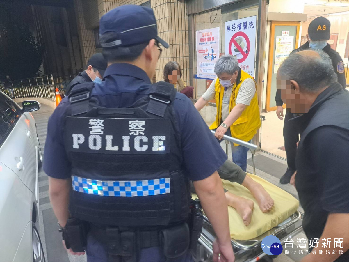 9旬老翁家中昏迷,龍潭警即刻救援開道送醫。