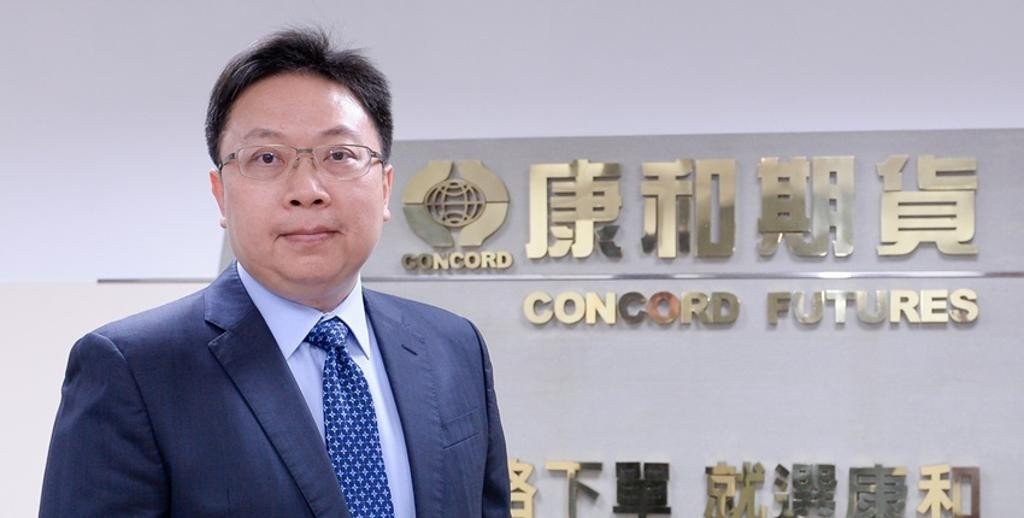 總經理王文浩提醒投資人,當心來路不明的電話與簡訊,遇可疑情事可向165反詐騙專線求證。(康和期貨提供)