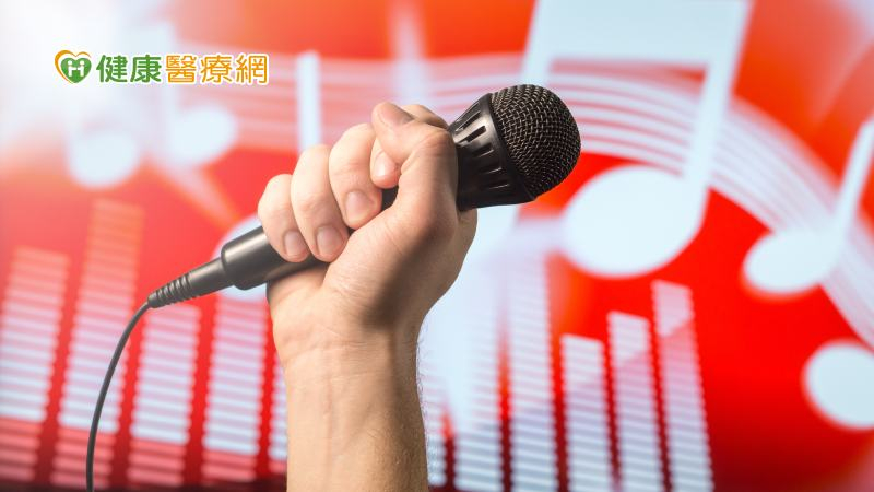 聲樂老師用1檢查發現嗓音問題！還能找出適合音域　從不會唱歌變K歌之王