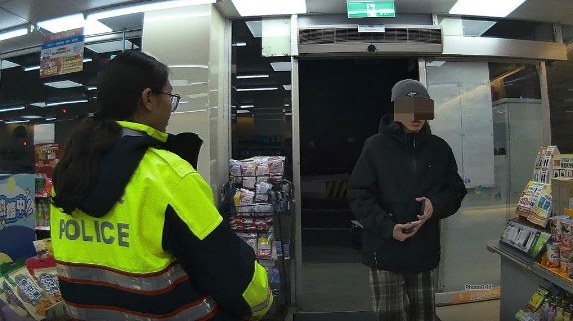 超商店員半夜突不適 暖警化身臨時店員