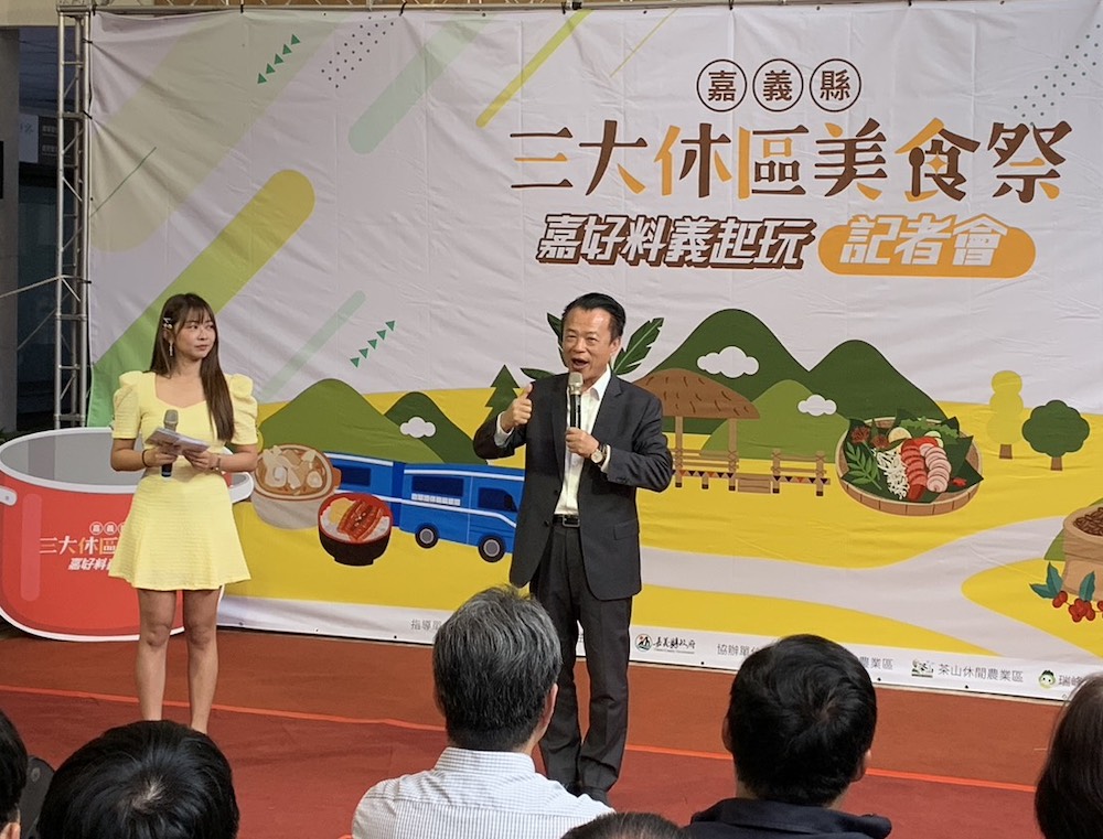 翁章梁縣長邀遊客來嘉輕鬆體驗農村生活,品嘗道地的美食好料理。(圖/記者陳惲朋攝)