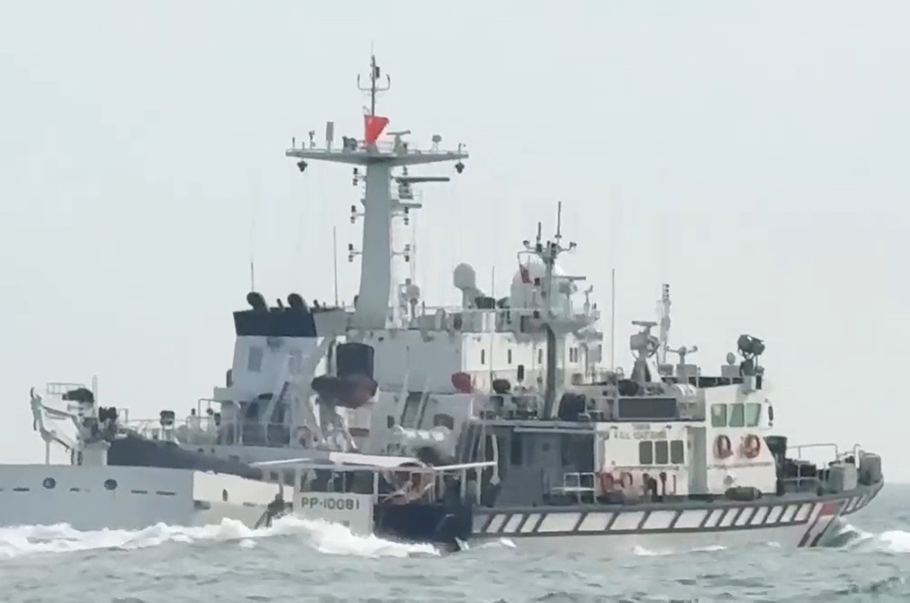 4中國海警船襲擾金門海域 海巡艇一對一監控驅離 187 cnews204250417a05