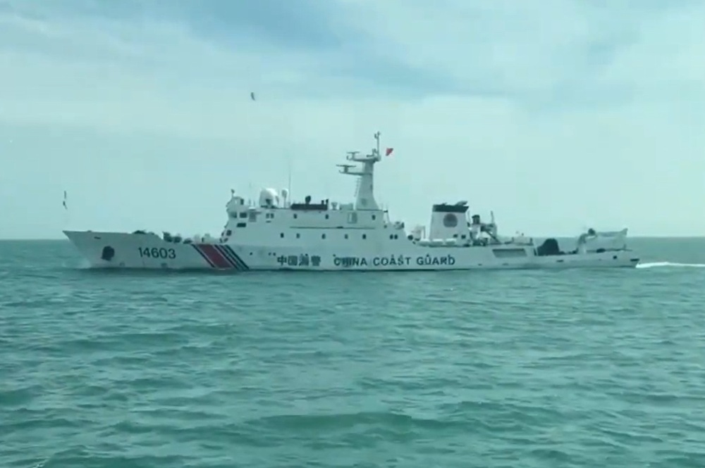4中國海警船襲擾金門海域 海巡艇一對一監控驅離 188 cnews204250417a06