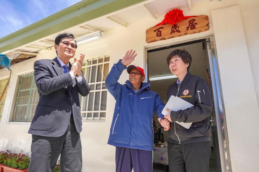 華崗百歲榮民新居落成 輔導會主委嚴德發親臨祝賀