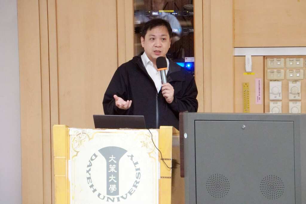 ▲中華民國消防設備師士協會理事長何岫璁分享產業經驗。（記者林明佑翻攝）