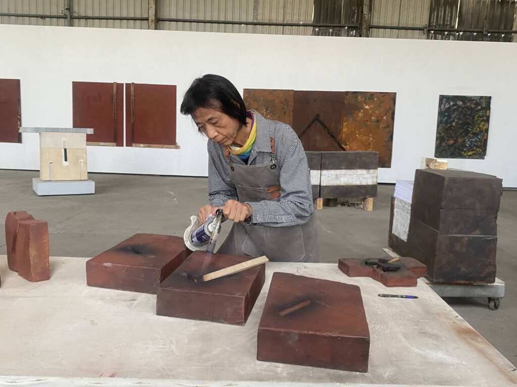 ▲彰化縣藝術界再傳捷報!有臺灣陶藝界最高榮譽之一的「2025臺灣陶藝獎」近期公布得獎名單,其中卓越貢獻獎由彰化縣傑出陶藝家陳正勳(又名陳博垚)榮獲。(彰化縣文化局提供)