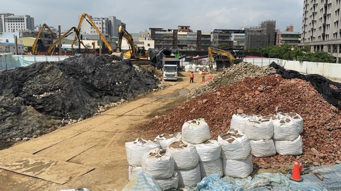 龜山興安段社宅基地驚見廢棄物 李宗豪籲市府檢討用地取得SOP 44 S 236150800 0
