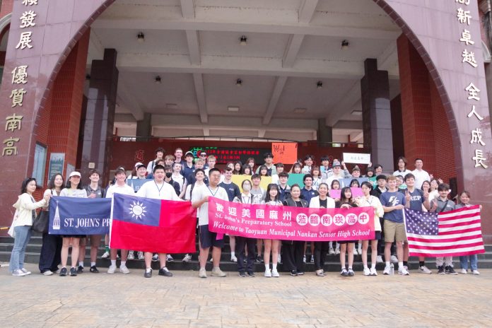美國名校學子參訪南崁高中 交流文化共築跨國友誼 67 12564468 6 scaled
