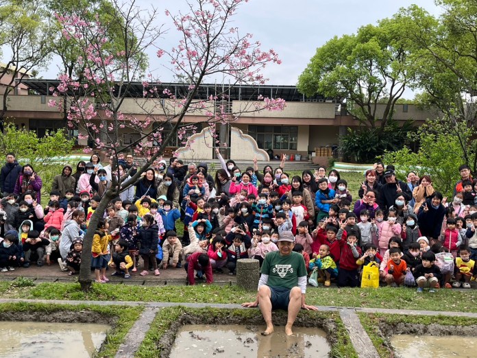 八德幼兒園推廣環境教育 學童親手插秧培養永續概念 67 135983 0