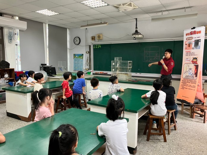 富岡消防分隊設計趣味闖關活動 學子親身體驗強化防災知識 62 S 123126080 0