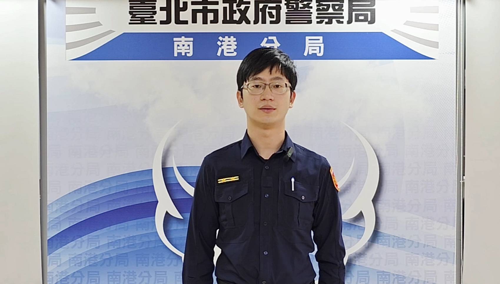 南港所所長蔡佾錩說明畫面。(記者薛秀蓮翻攝)