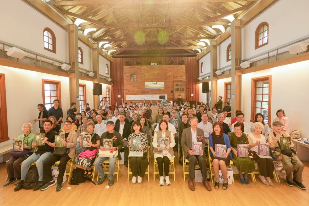 ▲2025《臺灣攝影家》系列叢書《許蒼澤》、《蔡明德》、《章光和》新書發表會與會人員合照 。(圖/文化部提供)