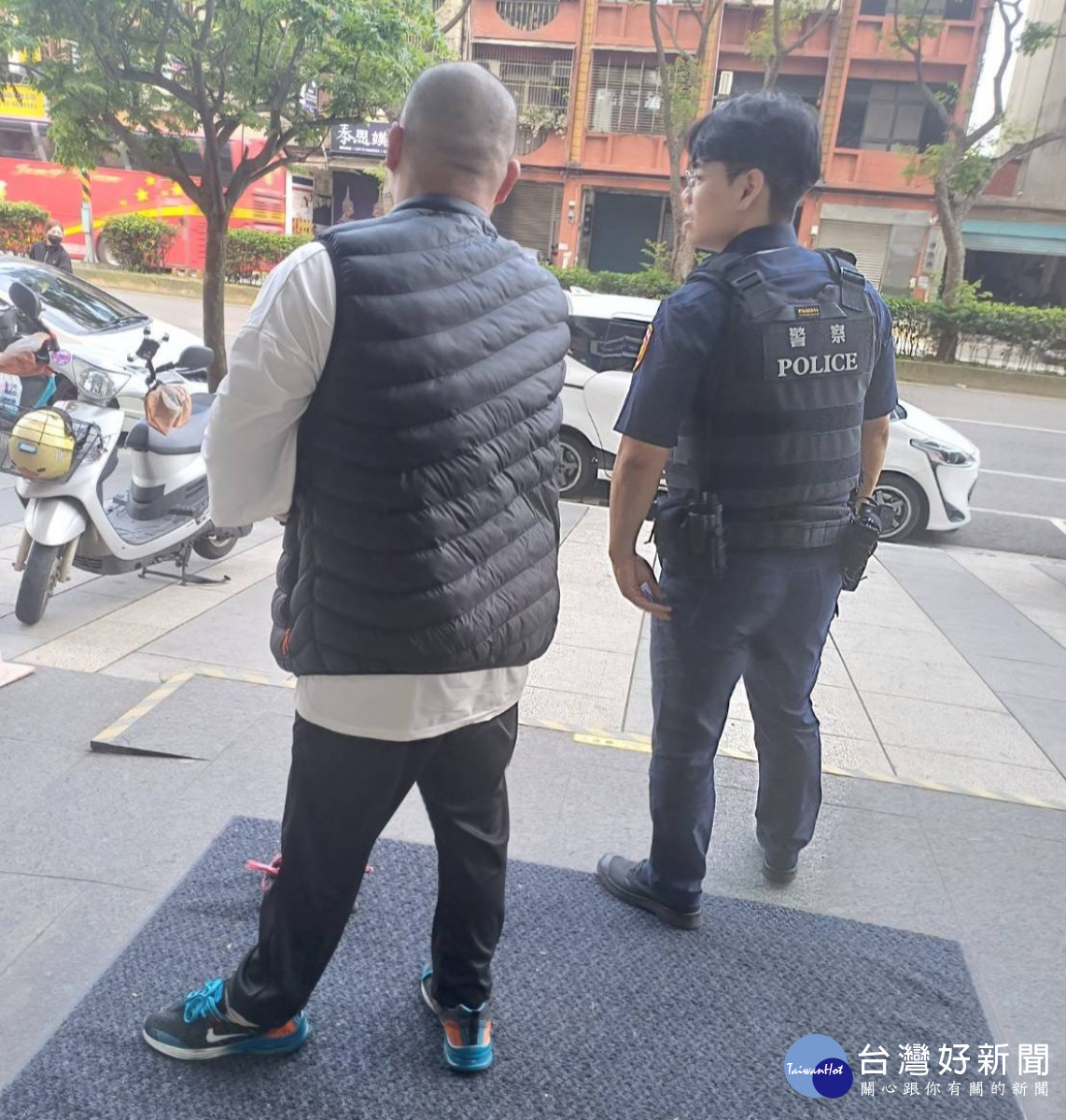 男子遇名人假帳號險遭詐。