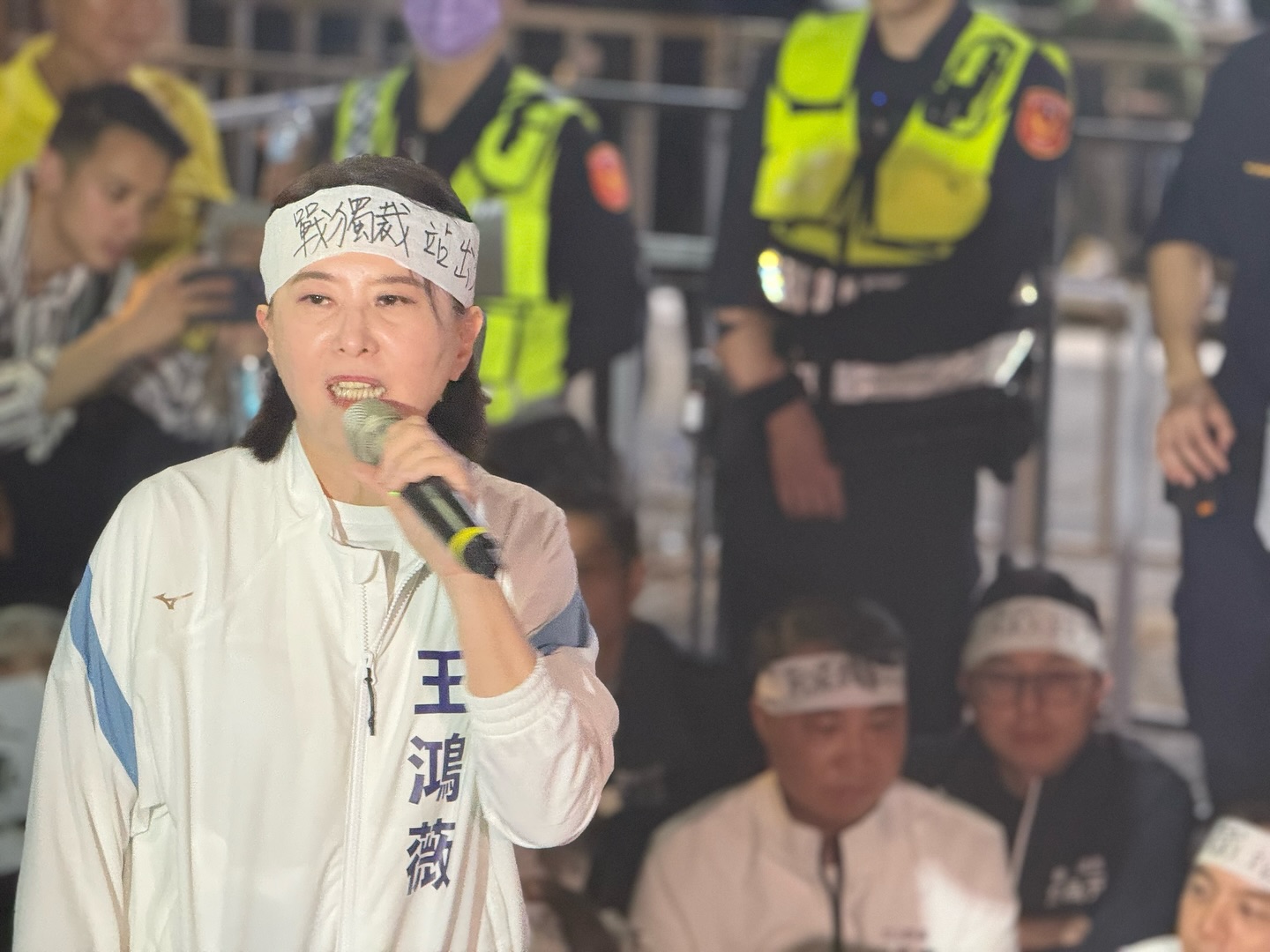 林亮君胡扯藍白刪空勤預算　王鴻薇引事實查核中心報告重打臉 253
