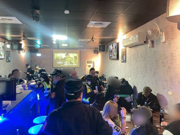 八德警雷霆除暴不打烊 出動42警力維護轄區安全 59 776453