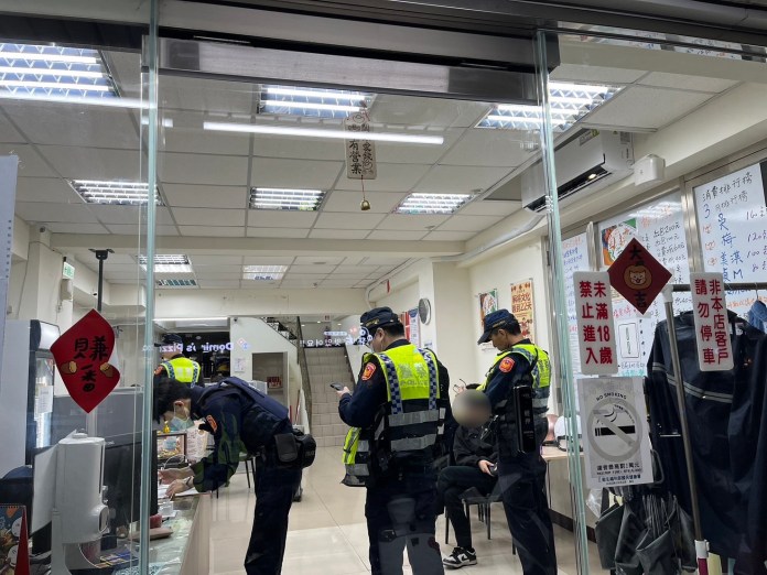 民眾誤信投資詐騙面交500萬!龜山警設伏成功逮2嫌 58 S 80224265