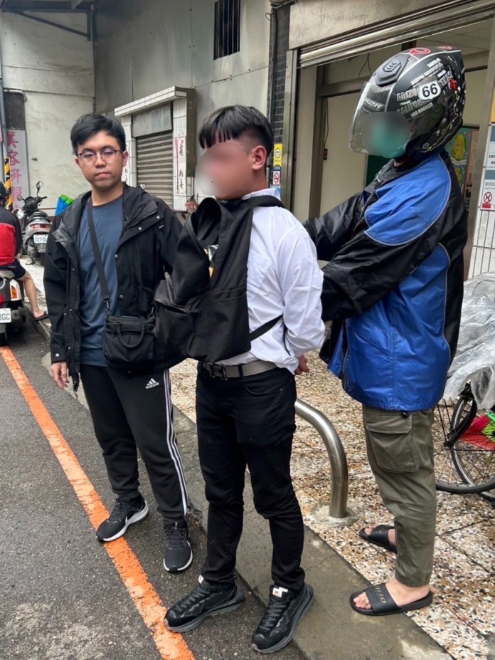民眾誤信投資詐騙面交500萬!龜山警設伏成功逮2嫌 59 S 80257163