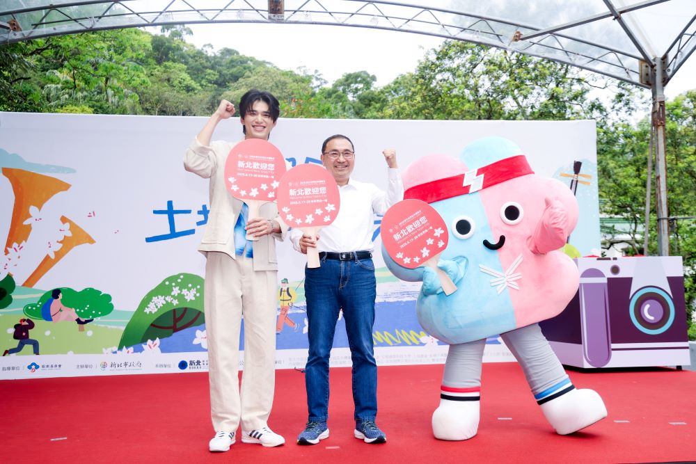 《圖說》2025新北市客家桐花祭「青春桐樂會」登場,市長侯友宜今日到土城出席開幕活動。〈客家局提供〉