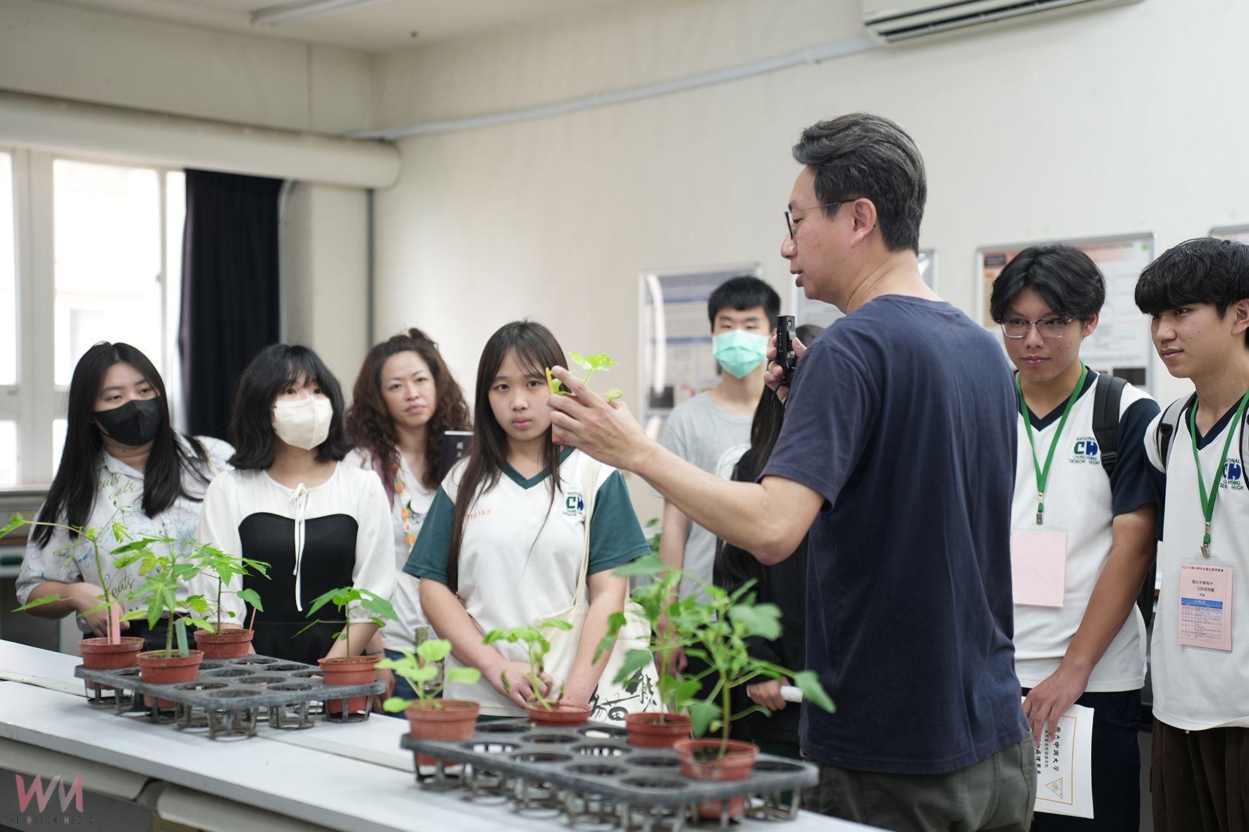 中興大學Open House系所博覽會熱鬧登場 61攤位展現多元特色 - https://www.watchmedia01.com