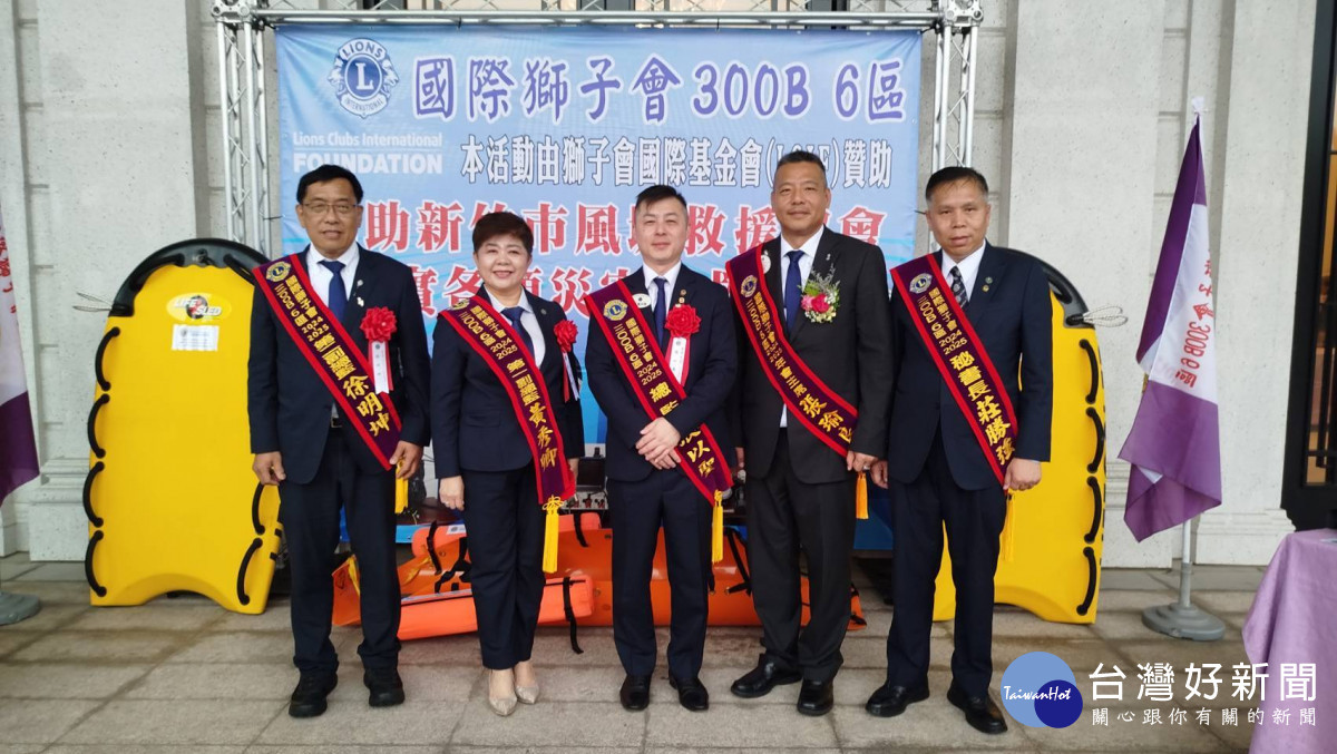 24-25年度總監張以聖(中)完成階段任務,25-26年度總監當選黃秀卿(左2)接下重擔。
