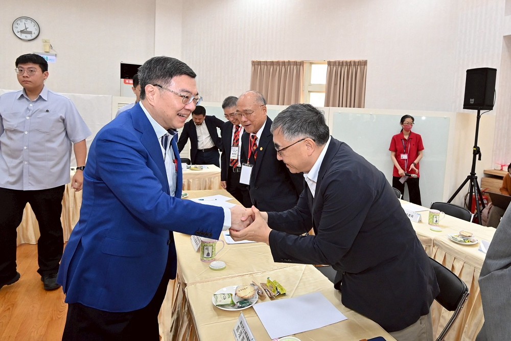 因應美國關稅協助產業轉型升級　卓榮泰：放寬880億支持方案申請條件 227